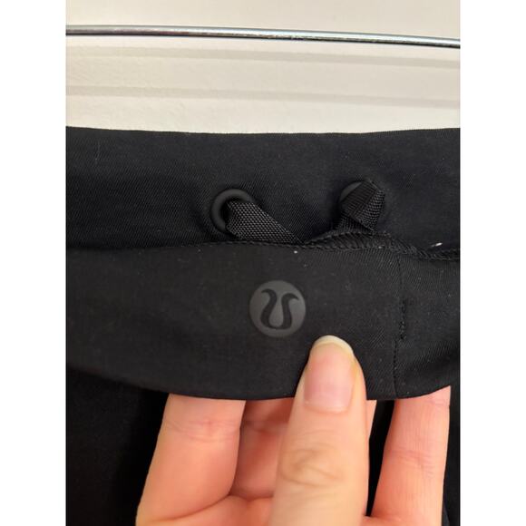 Lululemon Travel Commuter Pant Womens 10 Black Pull-On Zip Pocket Tapered Career - Picture 3 of 3